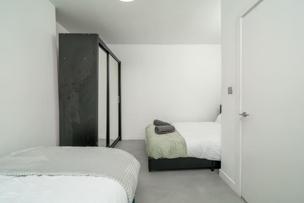 New 3Bed Stylish Apartment With Amazing Transport Лондон Екстериор снимка